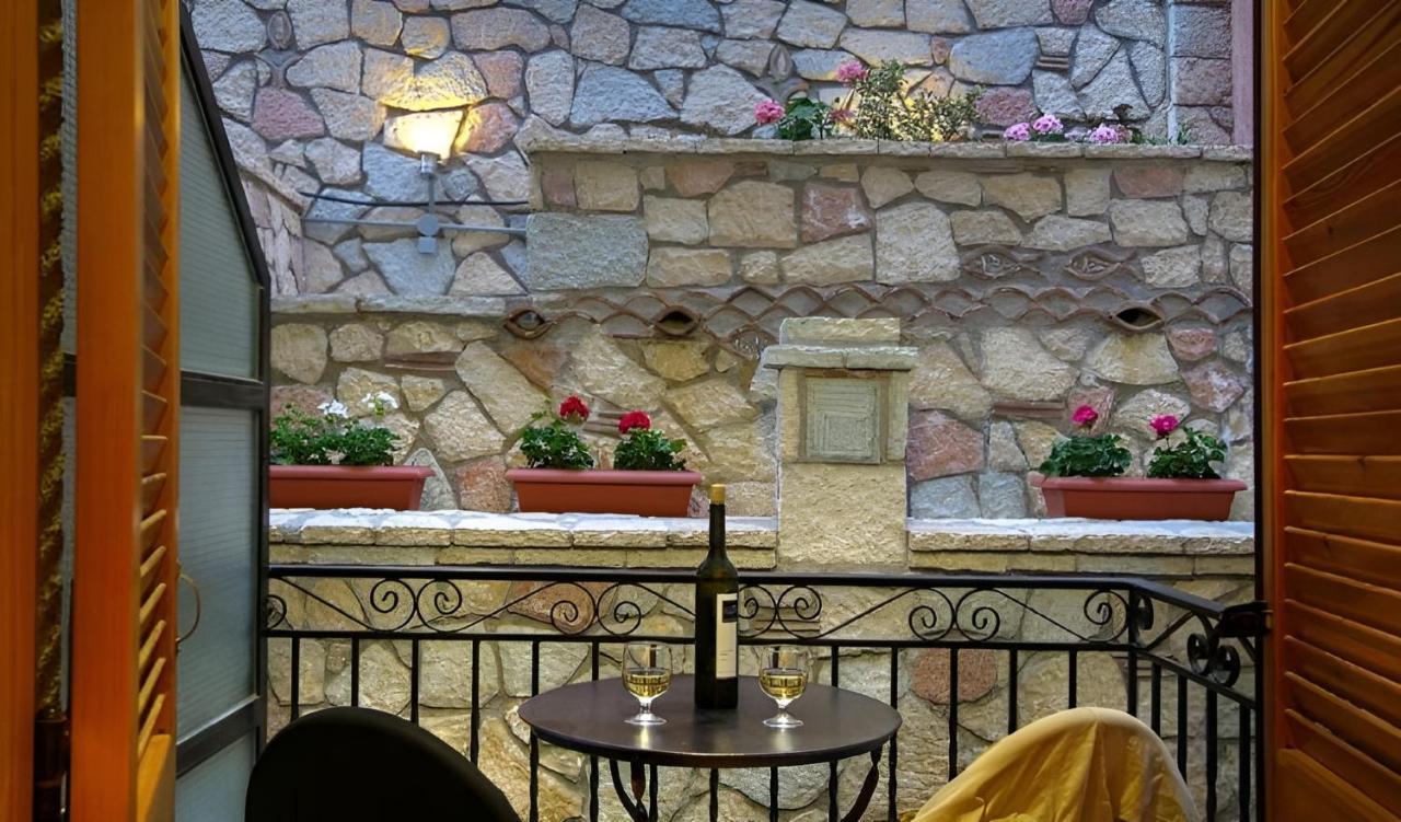 فندق Pitho ذلفي المظهر الخارجي الصورة